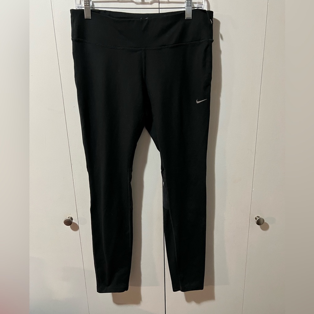 Black Nike dry fit leggings.